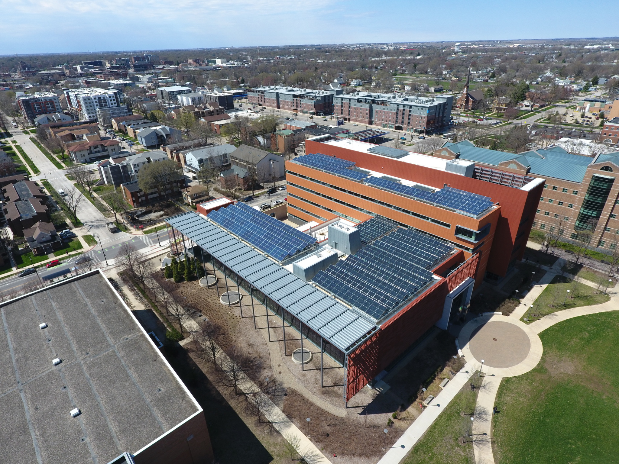 UNIVERSITY OF ILLINOIS ECE BUILDING Living Future