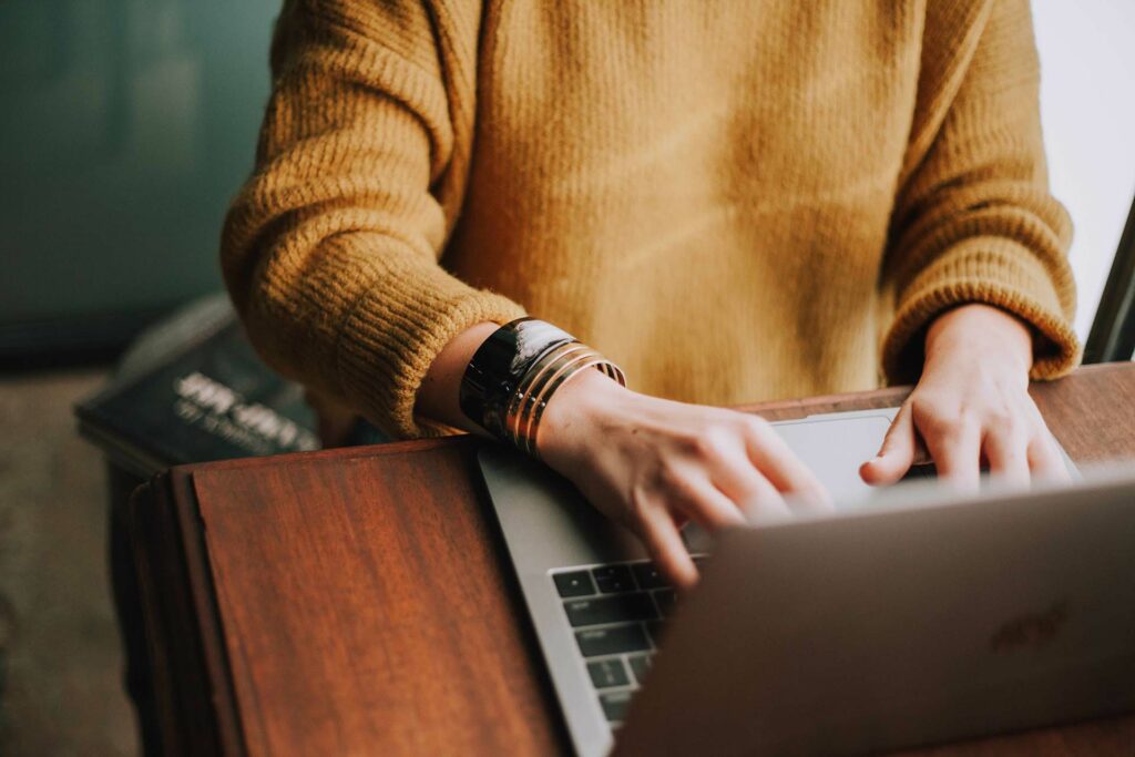 laptop-christin-hume-505823-unsplash_compressed - Living Future