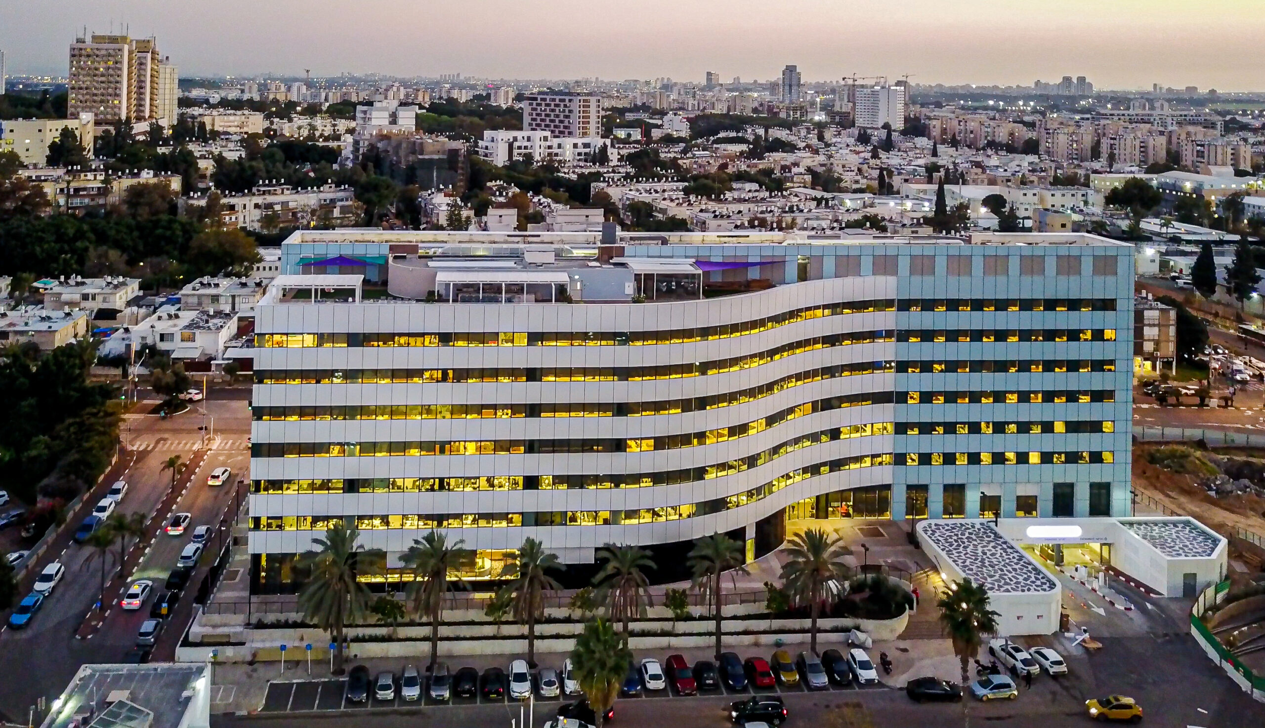 AMOT Givatayim